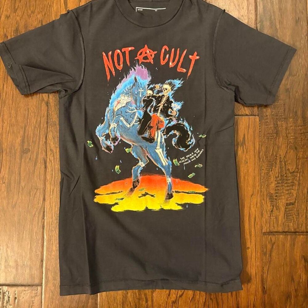 Men's Black and Grey T-shirt